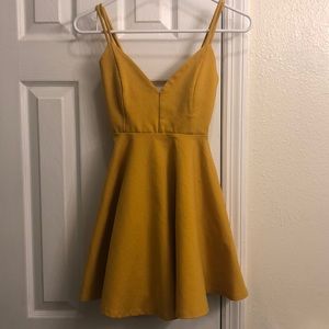 👗 Yellow skater dress 👗
